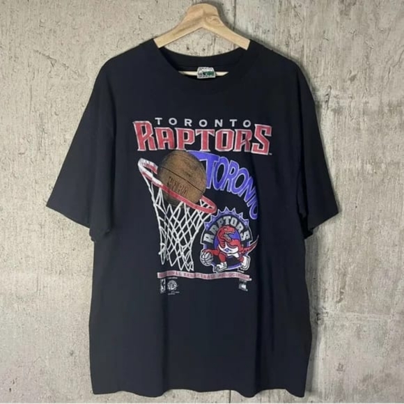 Other - Vintage Toronto Raptors graphic t shirt